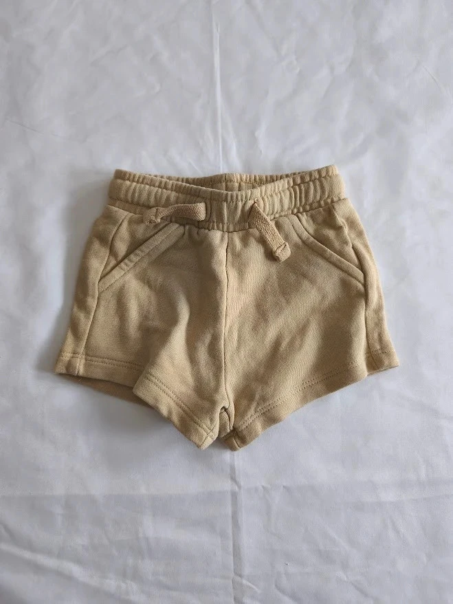 Short Kiabi 3 mois beige taille élastiquée avec cordon